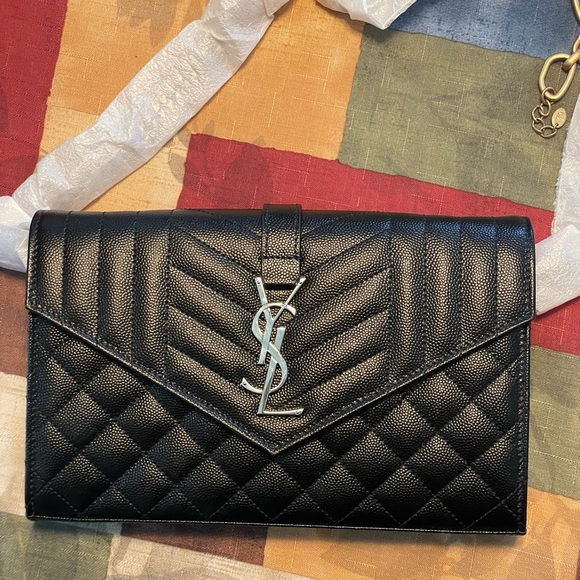 SOLD🔥Authentic! New! Yves Saint Laurent Tri-Quilted Wallet on chain - Picture 8 of 13